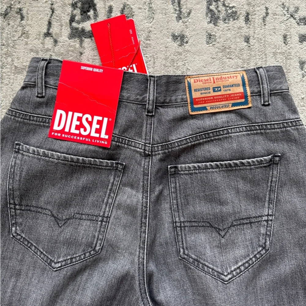 NWT Women’s Diesel High Waisted Straight Leg Jeans 27x32